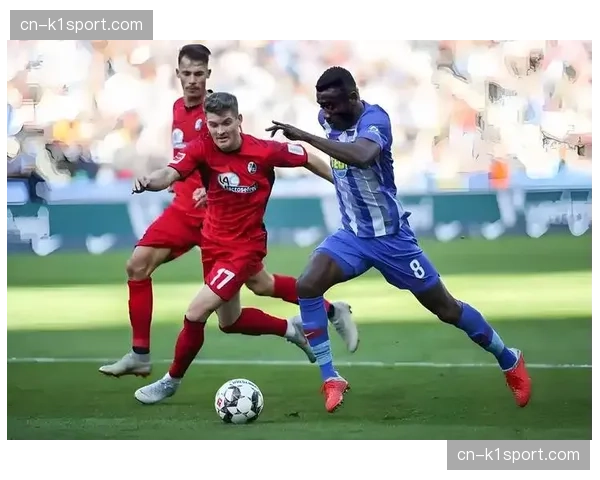 法兰克福2-2战平柏林联,主队最后时刻通过长传冲吊扳平 法兰克福2-2战平柏林联,主队最后时刻通过长传冲吊扳平