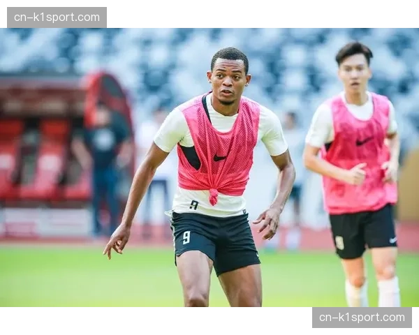 从落后25分到追平:爵士青年军展现顽强斗志,虽败犹荣。